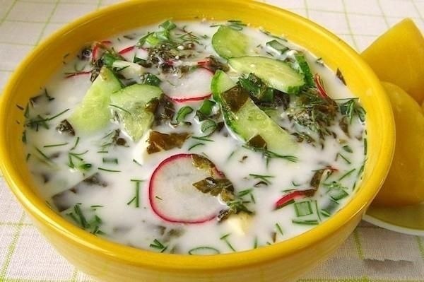 Холодник со щавелем по-белорусски.#летнее_меню@vk.cookingВода 2.5 л Лук зелёный 1 пучокОгурцы 2 ...