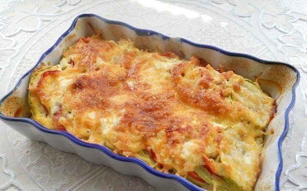 КАБАЧКИ ЗАПЕЧЁННЫЕ С ПОМИДОРАМИ И СЫРОМ. ИНГРЕДИЕНТЫ: помидоры - 1-2 шт. кабачок - 200-250 г перец ...