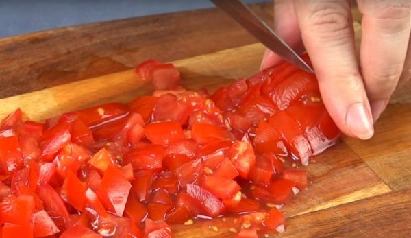Вкусная закуска из лаваша.Ингредиенты:Тонкий лаваш — 1 упаковка Плавленый сыр — 200 г Колбаса — 250 ... - 3