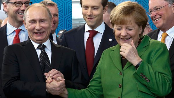 Ангелу Меркель на четвертый срок назначил Путин, чтобы потроллить российскую оппозицию. :-)