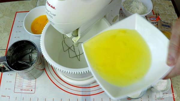 Бисквитный фруктовый торт. Этот килограммовый торт имеет всего 120 граммов муки. Всё остальное — это ... - 2