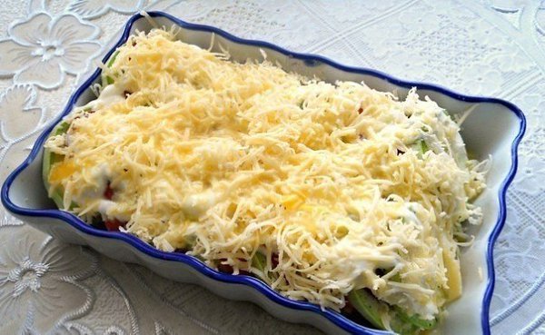 КАБАЧКИ ЗАПЕЧЁННЫЕ С ПОМИДОРАМИ И СЫРОМ. ИНГРЕДИЕНТЫ: помидоры - 1-2 шт. кабачок - 200-250 г перец ... - 6