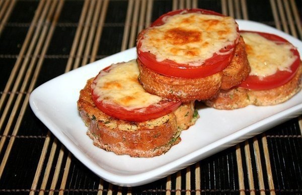 Гренки с помидорами и сыром.Ещё один вариант гренок на завтрак, вкусные и сытные.Ингредиенты на 1 ...