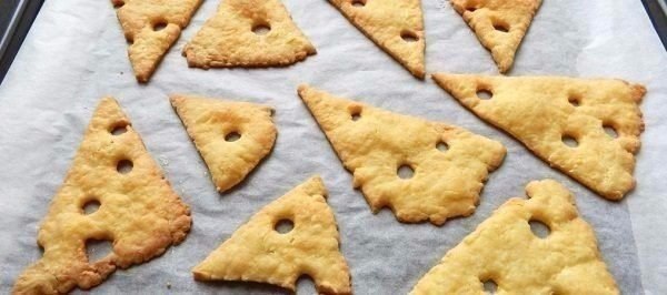 ЛЕГКИЕ СЫРНЫЕ КРЕКЕРЫ. Ммм...вкуснейшая закуска Ингредиенты: 100 гр. сливочного масла; 100 гр. ... - 6