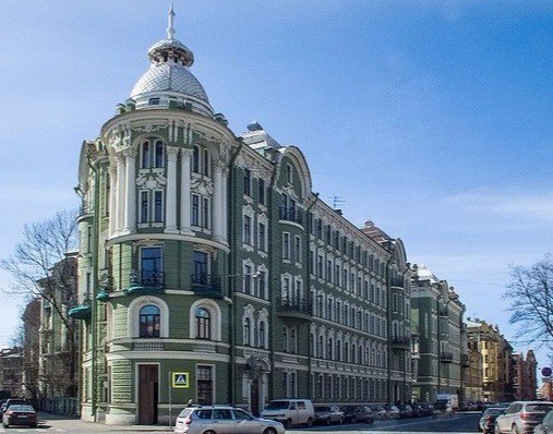 Колобовский дом. Дом-перевёртыш, с одной стороны яркий пример парадного роскошного здания в элитной ...