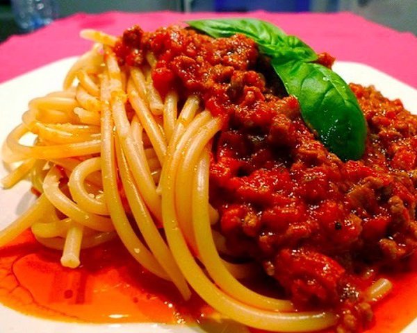 Топ-5 соусов к макаронам. Bon Appetit рекомендует: 1. Томатный соус к макаронам 2. Паста со ...