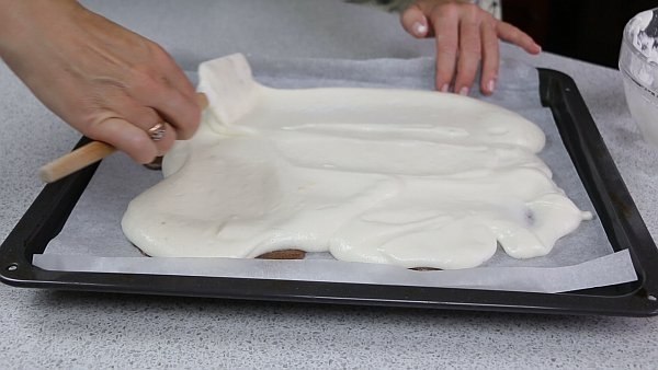 РУЛЕТ «БУРЁНКА» С КРЕМОМ НА ВАРЕНОЙ СГУЩЕНКЕ.Я очень люблю рулеты, поскольку рулет – это практически ... - 4