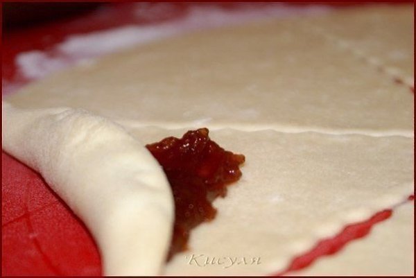 Калачики с джемом. Из творожного теста.Тесто решила поставить на сыворотке, а чтобы совсем уж вкусно ... - 3