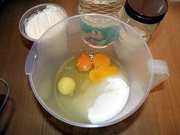 Шарлотка. Этот пирог всегда меня выручает, когда «гости на пороге», рецепт простой, выпекается ... - 2