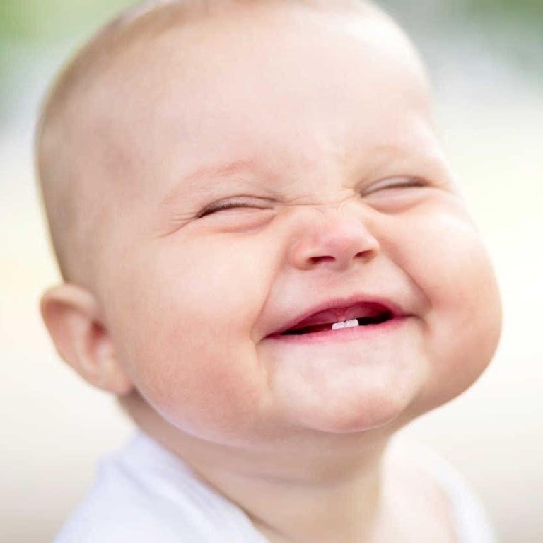 Про детский смех. Rebenok smeetsyya. Малыш улыбается. Дети смеются. Улыбка.
