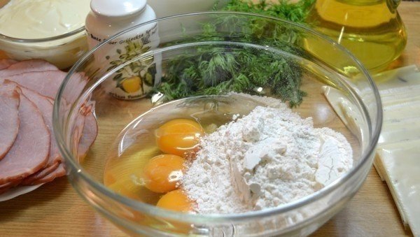 Блинные рулетики с начинкой из ветчины и сыра. Очень вкусная и лёгкая в приготовлении закуска. ... - 3