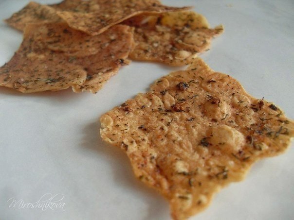 Чесночные чипсы из лаваша.Очень вкусные. Похожи и на картофельные и на мексиканские Nachos. ...