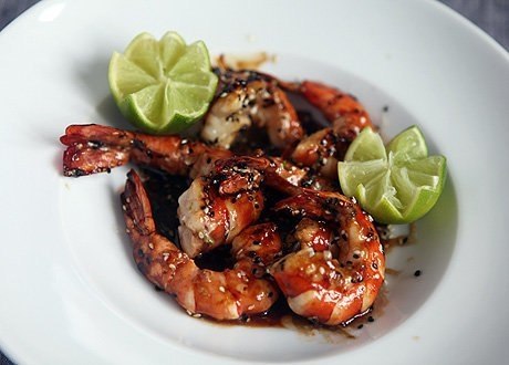 Креветки-гриль с пикантным маринадом.Нам потребуется:Тигровые креветки - 7 шт.,Бальзамический крем - ... - 4