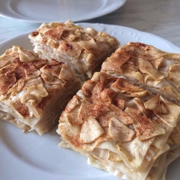 Яблочно-медовый десерт из лаваша без выпечки: максимум пользы и вкуса! Ингредиенты: 1 тонкий лаваш ...