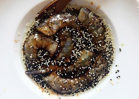 Креветки-гриль с пикантным маринадом.Нам потребуется:Тигровые креветки - 7 шт.,Бальзамический крем - ... - 3