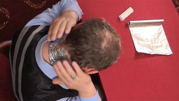 Лечение алюминиевой фольгой. Делается так называемый серебряный мостик и прикладывается к любому ...