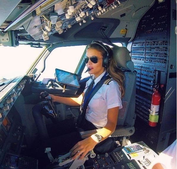 Шведка Малин Рюдквист ( Instagram - @flymalin)- пилот Boeing 737. Она демонстрирует прекрасные ... - 9