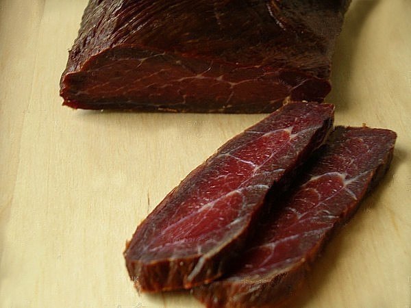 ЕЩЕ ОДИН СПОСОБ ГОТОВКИ ВЯЛЕНОГО МЯСА.Вялить мясо в домашних условиях можно любое – и свинину, и ...