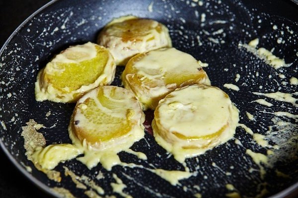 Фрикасе из курицы с картофелем.Фрикасе в переводе с французского означает «всякая всячина». Слово ... - 8