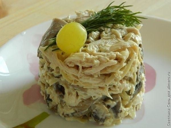 Грибной салат с курицей .Время приготовления: 1 час Степень сложности: очень легко Для приготовления ...