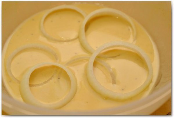 Луковые кольца в кляре.2-3 луковицы,3/4 чашки муки (чашка=250мл),1/2 чашки пива,1 крупное ... - 4