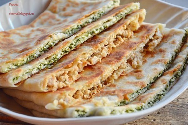 Гёзлеме (Турецкие лепешки с мясом и сыром и шпинатом). Отдыхая в прошлом году с детьми, мы ели их ...