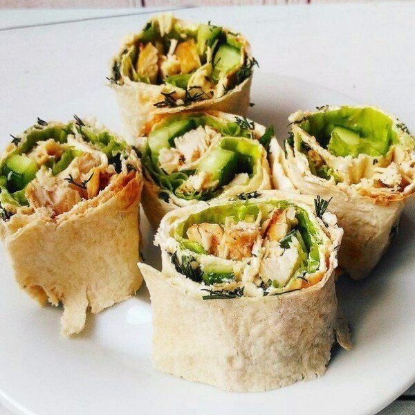 Вкуснейший ролл из лаваша для ПП-перекуса! Ингредиенты: Лаваш 3/4 части Сливочный сыр( альметто у ...