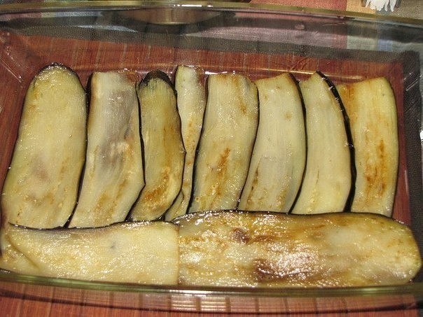 Куриная запеканка.Ингредиенты:- куриная грудка (филе) - 4 шт.- баклажаны - 2-3 шт.- помидоры - 3-4 ... - 4