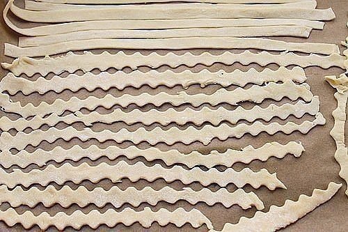Как сделать домашнюю лапшу: 3 варианта на выбор! № 1. без воды... Тесто: мука – 1 стакан яйцо – 3 ... - 3