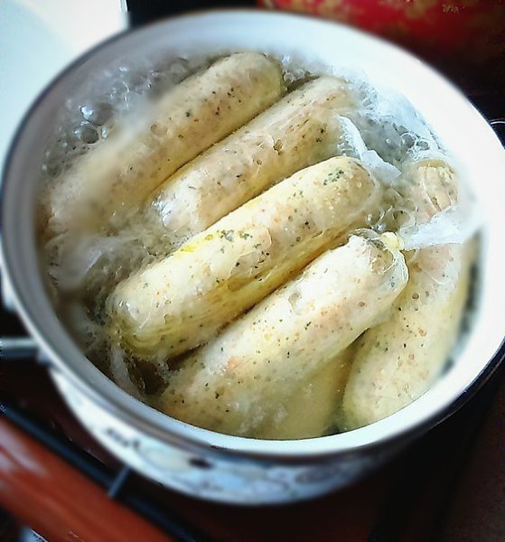 Сосиски из куриного филе.Ингредиенты :500-700г куриного филе 100г молока 30г слив., масло 1 яйцо 1 ... - 2