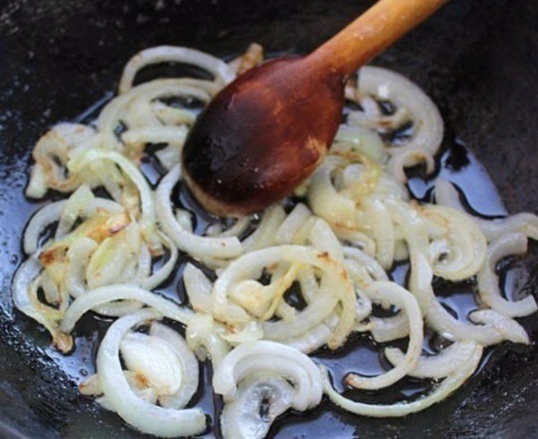 Самый вкусный рецепт печени! Печень получается мягкой, сочной, нежной! ИНГРЕДИЕНТЫ 600 г говяжьей ... - 3