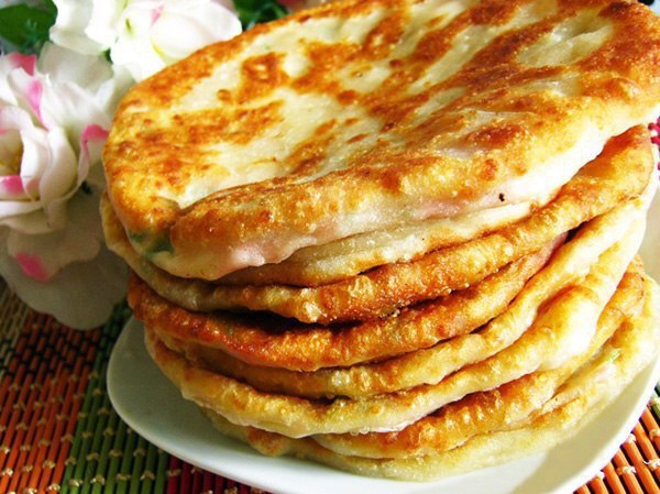 СЫРНЫЕ ЛЕПЁШКИ ЗА 5 МИНУТ.ИНГРЕДИЕНТЫ: 150 г любого сыра по вкусу2 стакана муки пшеничной1 стакан ...