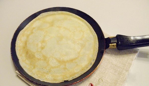 Вкуснейшие тонкие блинчики.Ингредиенты:Молоко — 500 млКрахмал — 4 ст. л. (без горки)Мука пшеничная ... - 5