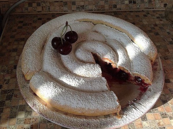 Пирог улитка с вишней.Вам потребуется:Тесто:200 г. сливочного масла мягкогоЩепотка соли3 стакана ... - 5