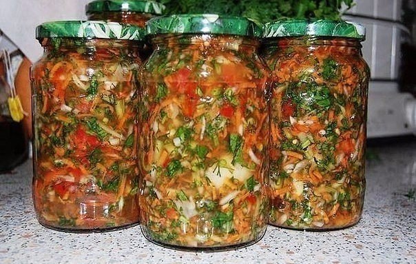 Заправка для солянок и рассольников.Ингредиенты:-Огурцы - 2 кг-Лук репчатый - 300 г-Морковь - 300 ...