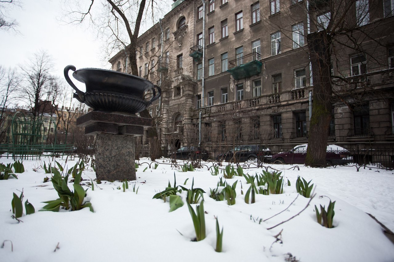 5 небольших садов и скверов в центре города.1. Сад Фонтанного Дома В этом скверике всегда ...
