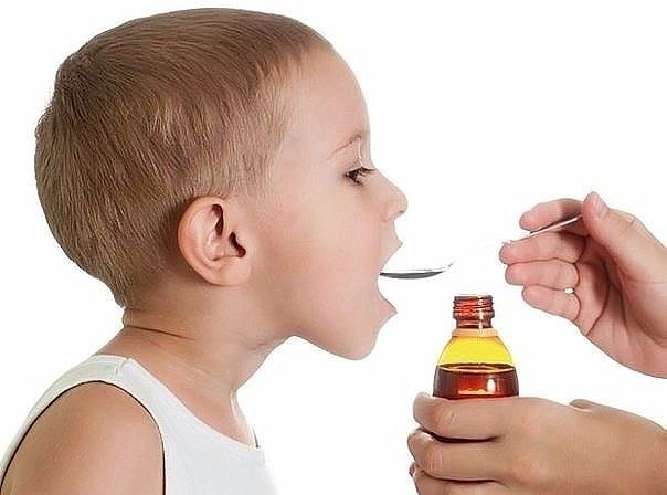 5 ПРОСТЫХ РЕЦЕПТА ОТ КАШЛЯ!!! 1. От детского кашля избавит такая смесь. Натрите на мелкой терке 1 ...