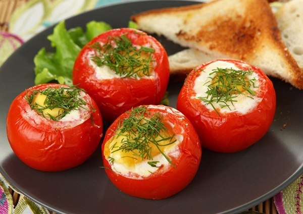 Яйца в помидорах — очень вкусный завтрак! На 100 г: 85 ккал Ингредиенты: Помидоры — 3 шт. Яйца ...