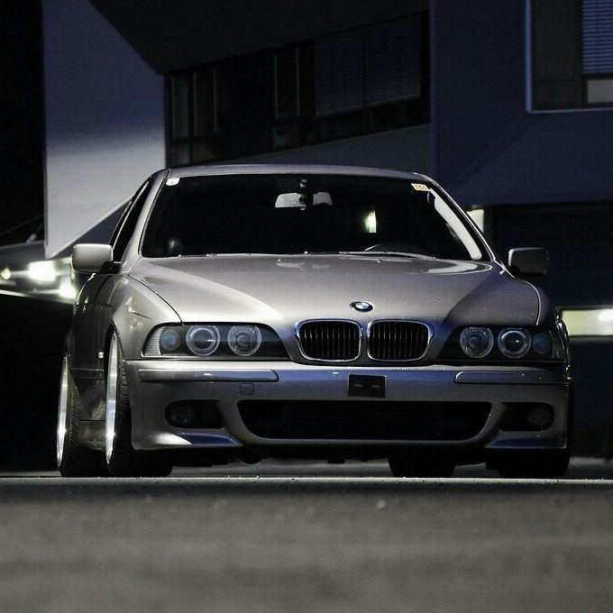 BMW (E39)