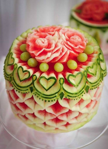 Карвинг (от англ. carving — «вырезание») в кулинарии — искусство художественной резки по овощам и ... - 2