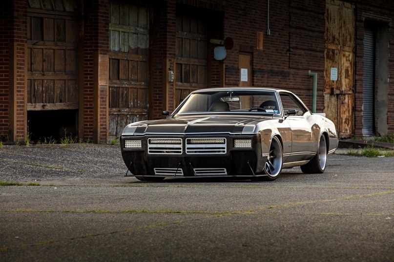 1968 Buick Riviera Custom - 2