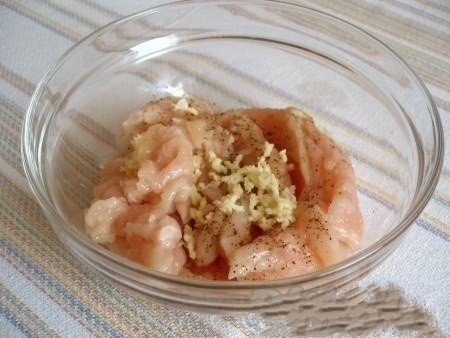 Суперские рулетики из кабачков с куриным мясом.Ингредиенты:-молодые кабачки (или цуккини) - 2 ... - 4