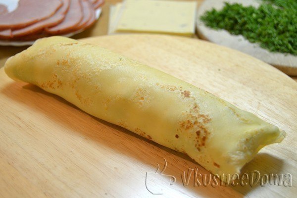 Блинные рулетики с начинкой из ветчины и сыра.Очень вкусная и лёгкая в приготовлении ... - 9