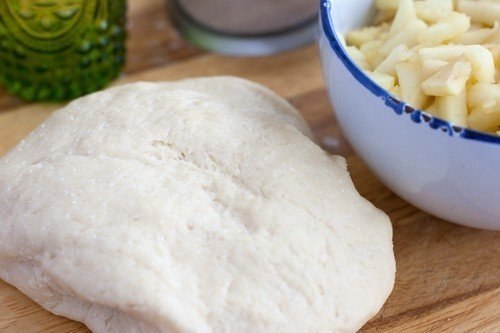 Пирожки с яблоками.Для теста:Мука - 300 гТворог - 125 гСахар - 100 гМолок - 100 млРастительное масло ... - 4