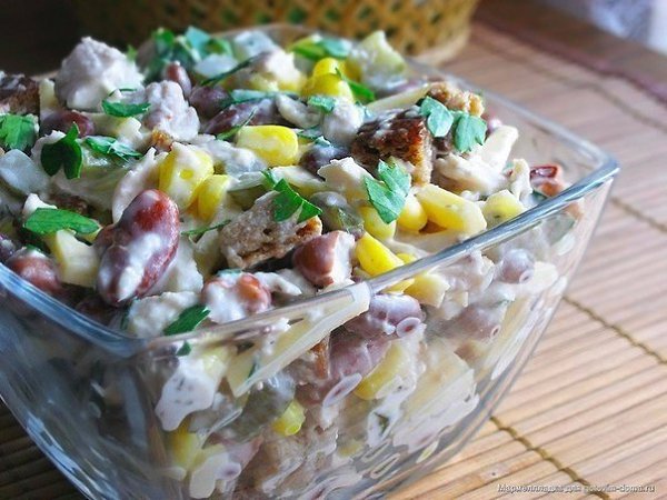 9 вкуснейших салатов на каждый день! Подборка: 1. Салат с сухариками. 2. Салат с копченым сыром. 3. ... - 6