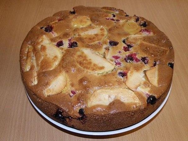Шарлотка. Этот пирог всегда меня выручает, когда «гости на пороге», рецепт простой, выпекается ...