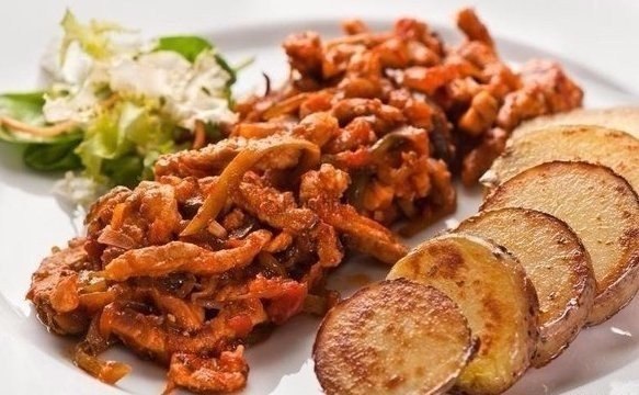 АЗУ ИЗ СВИНИНЫ.Ингредиенты:- Масло растительное — 1 ст. ложка- Лук репчатый — 1/2 шт.- Томаты — 1 ...