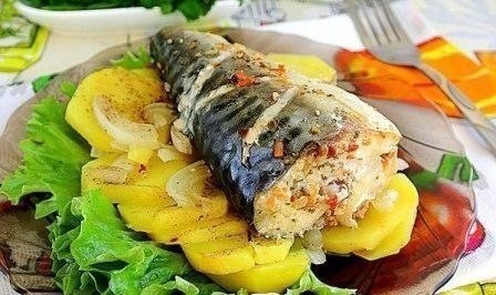 СКУМБРИЯ ЗАПЕЧЁННАЯ С КАРТОФЕЛЕМ .ИНГРЕДИЕНТЫ: скумбрия чищенная – 1 шт. картофель – 4-5 шт. ...