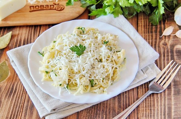 Паста с чесноком и цветной капустой.Ингредиенты:Цветная капуста — 500 гПаста — 150 гСливочное масло ...