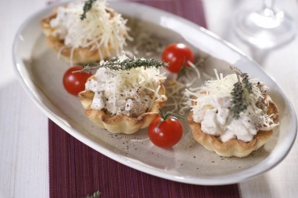 Жюльен с курицей и сыром в тарталетках (рецепт на день 8 марта, и не ...